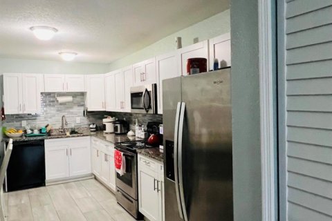 Casa en venta en Tampa, Florida, 4 dormitorios, 117.06 m2 № 2077593 - foto 12