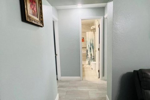 Casa en venta en Tampa, Florida, 4 dormitorios, 117.06 m2 № 2077593 - foto 15