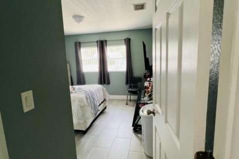 Casa en venta en Tampa, Florida, 4 dormitorios, 117.06 m2 № 2077593 - foto 24
