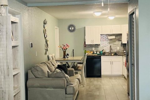 Casa en venta en Tampa, Florida, 4 dormitorios, 117.06 m2 № 2077593 - foto 6
