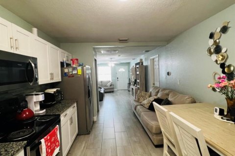 Casa en venta en Tampa, Florida, 4 dormitorios, 117.06 m2 № 2077593 - foto 8