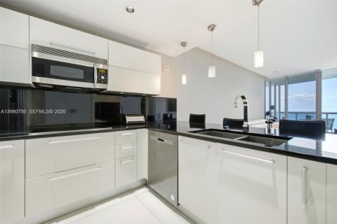 Condo in Sunny Isles Beach, Florida, 1 bedroom  № 2076639 - photo 24