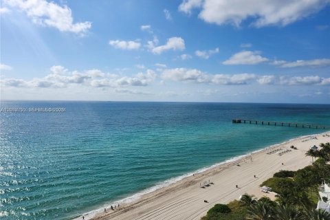 Condo in Sunny Isles Beach, Florida, 1 bedroom  № 2076639 - photo 20
