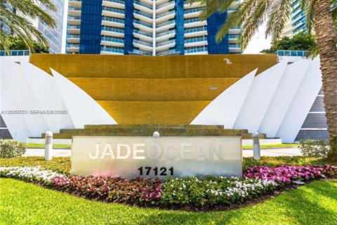 Condo in Sunny Isles Beach, Florida, 1 bedroom  № 2076639 - photo 13