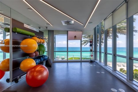 Condo in Sunny Isles Beach, Florida, 1 bedroom  № 2076639 - photo 17