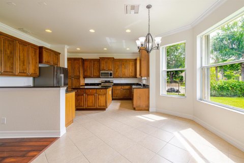 House in Fort Myers, Florida 5 bedrooms, 339.93 sq.m. № 2389605 - photo 24
