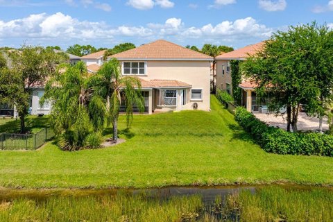 House in Fort Myers, Florida 5 bedrooms, 339.93 sq.m. № 2389605