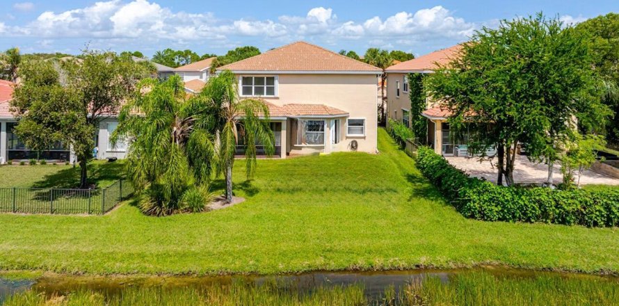 House in Fort Myers, Florida 5 bedrooms, 339.93 sq.m. № 2389605