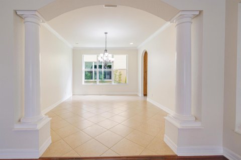 House in Fort Myers, Florida 5 bedrooms, 339.93 sq.m. № 2389605 - photo 15