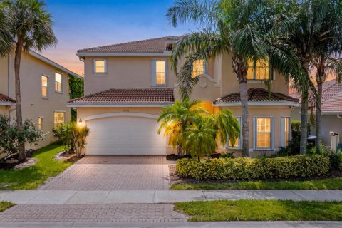 House in Fort Myers, Florida 5 bedrooms, 339.93 sq.m. № 2389605 - photo 3