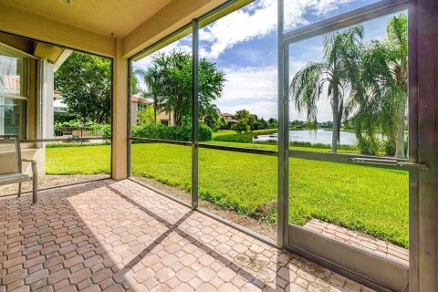 House in Fort Myers, Florida 5 bedrooms, 339.93 sq.m. № 2389605 - photo 7