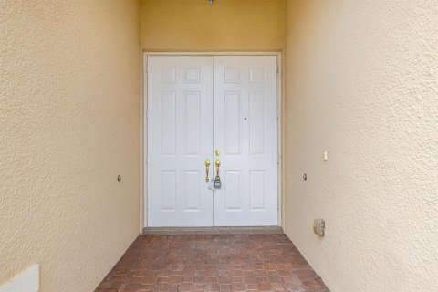 House in Fort Myers, Florida 5 bedrooms, 339.93 sq.m. № 2389605 - photo 8