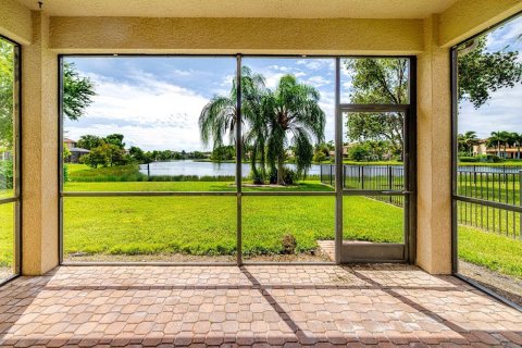 House in Fort Myers, Florida 5 bedrooms, 339.93 sq.m. № 2389605 - photo 6