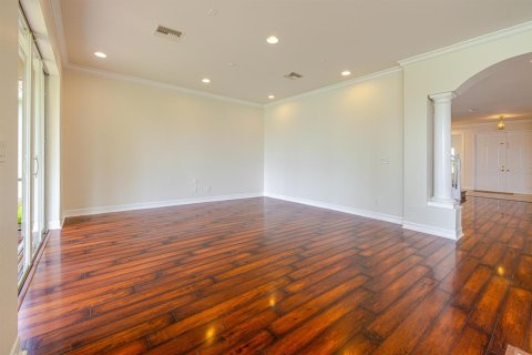 House in Fort Myers, Florida 5 bedrooms, 339.93 sq.m. № 2389605 - photo 30