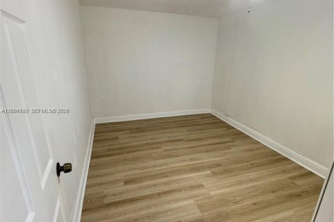 Villa ou maison à louer à Homestead, Floride: 3 chambres, 126.07 m2 № 2367821 - photo 5