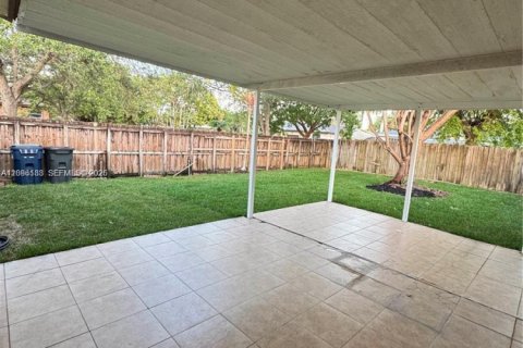 Villa ou maison à louer à Homestead, Floride: 3 chambres, 126.07 m2 № 2367821 - photo 13