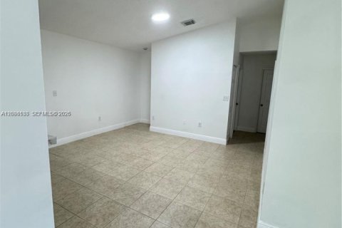 Villa ou maison à louer à Homestead, Floride: 3 chambres, 126.07 m2 № 2367821 - photo 7
