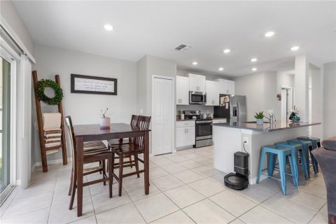 House in Zephyrhills, Florida 4 bedrooms, 163.88 sq.m. № 1804919 - photo 16