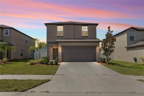 House in Zephyrhills, Florida 4 bedrooms, 163.88 sq.m. № 1804919 - photo 2