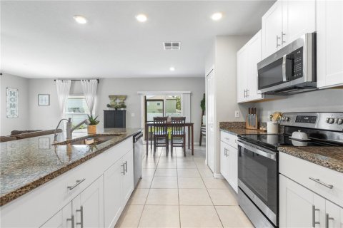 House in Zephyrhills, Florida 4 bedrooms, 163.88 sq.m. № 1804919 - photo 20