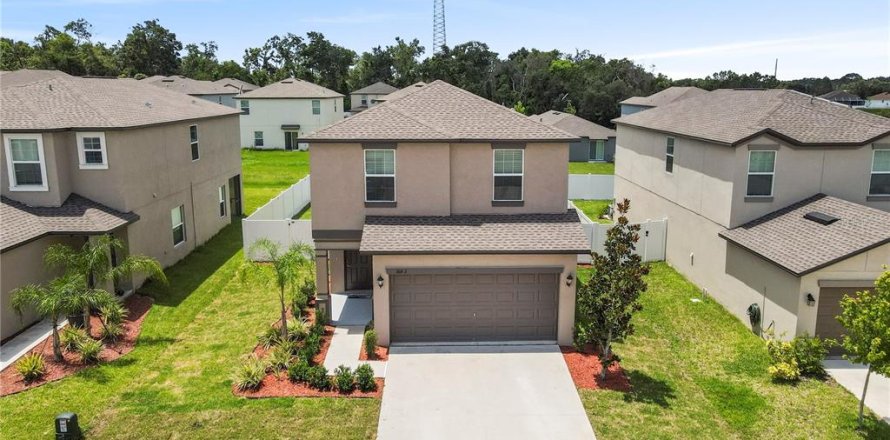 House in Zephyrhills, Florida 4 bedrooms, 163.88 sq.m. № 1804919
