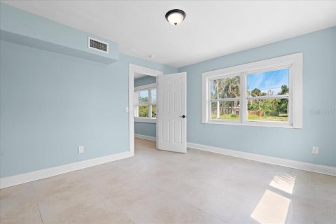 House in Punta Gorda, Florida 3 bedrooms, 128.39 sq.m. № 1643062 - photo 13