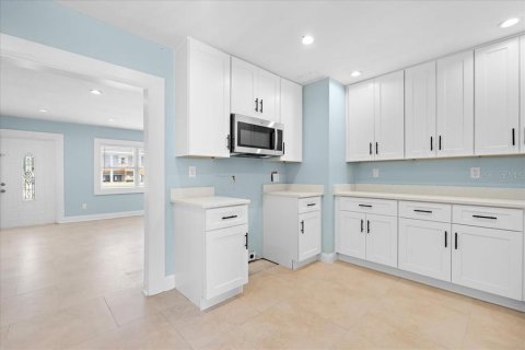 House in Punta Gorda, Florida 3 bedrooms, 128.39 sq.m. № 1643062 - photo 12
