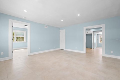 House in Punta Gorda, Florida 3 bedrooms, 128.39 sq.m. № 1643062 - photo 7