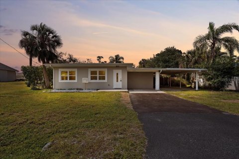 House in Punta Gorda, Florida 3 bedrooms, 128.39 sq.m. № 1643062 - photo 2