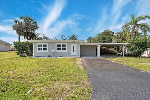 House in Punta Gorda, Florida 3 bedrooms, 128.39 sq.m. № 1643062 - photo 1