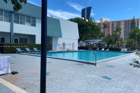 Copropriété à louer à Sunny Isles Beach, Floride: 1 chambre, 57.6 m2 № 1897689 - photo 2