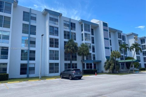 Copropriété à louer à Sunny Isles Beach, Floride: 1 chambre, 57.6 m2 № 1897689 - photo 1
