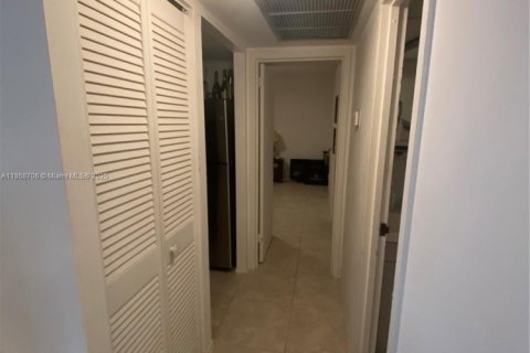 Copropriété à louer à Sunny Isles Beach, Floride: 1 chambre, 57.6 m2 № 1897689 - photo 12
