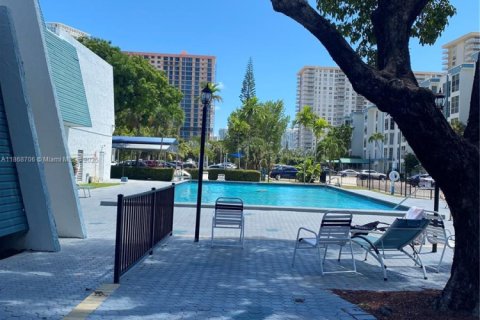Copropriété à louer à Sunny Isles Beach, Floride: 1 chambre, 57.6 m2 № 1897689 - photo 4