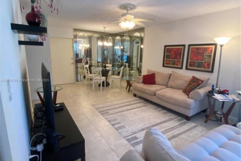 Copropriété à louer à Sunny Isles Beach, Floride: 1 chambre, 57.6 m2 № 1897689 - photo 8