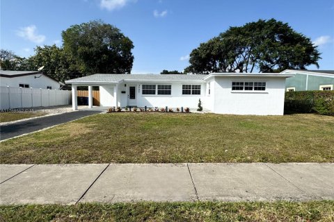 Villa ou maison à vendre à Fort Lauderdale, Floride: 4 chambres, 141.21 m2 № 1697416 - photo 1