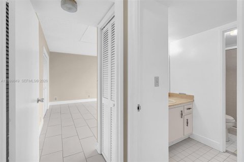 Купить кондоминиум в Халландейл-Бич, Флорида 2 спальни, 157.93м2, № 2066200 - фото 4