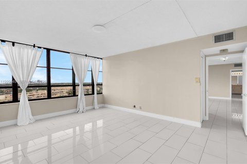 Купить кондоминиум в Халландейл-Бич, Флорида 2 спальни, 157.93м2, № 2066200 - фото 3