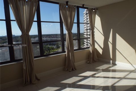 Купить кондоминиум в Халландейл-Бич, Флорида 2 спальни, 157.93м2, № 2066200 - фото 8