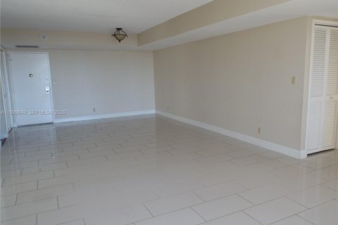 Купить кондоминиум в Халландейл-Бич, Флорида 2 спальни, 157.93м2, № 2066200 - фото 2