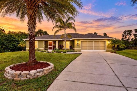 Casa en North Port, Florida 3 dormitorios, 168.52 m2 № 2396507
