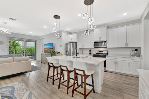 Casa en venta en Port St. Lucie, Florida, 2 dormitorios, 151.9 m2 № 1768431 - foto 4