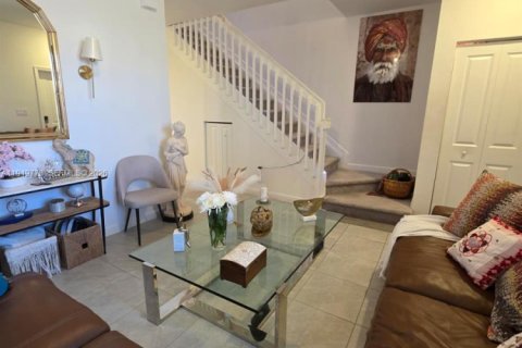 Снять в аренду таунхаус в Хомстед, Флорида 3 спальни, 129.41м2, № 2005540 - фото 7