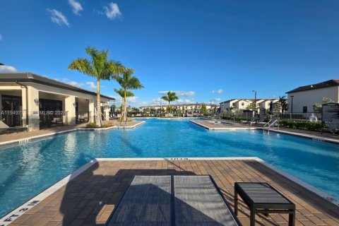 Снять в аренду таунхаус в Хомстед, Флорида 3 спальни, 129.41м2, № 2005540 - фото 21