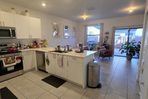 Снять в аренду таунхаус в Хомстед, Флорида 3 спальни, 129.41м2, № 2005540 - фото 5