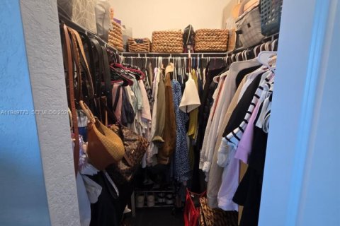 Снять в аренду таунхаус в Хомстед, Флорида 3 спальни, 129.41м2, № 2005540 - фото 10