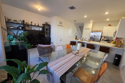 Снять в аренду таунхаус в Хомстед, Флорида 3 спальни, 129.41м2, № 2005540 - фото 6
