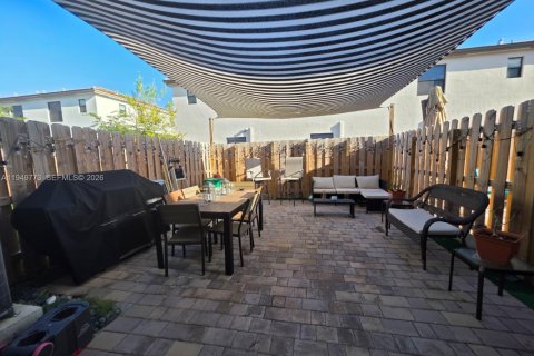 Снять в аренду таунхаус в Хомстед, Флорида 3 спальни, 129.41м2, № 2005540 - фото 16