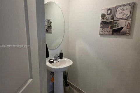 Снять в аренду таунхаус в Хомстед, Флорида 3 спальни, 129.41м2, № 2005540 - фото 15