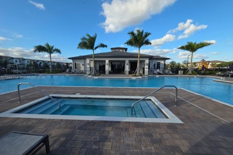 Снять в аренду таунхаус в Хомстед, Флорида 3 спальни, 129.41м2, № 2005540 - фото 22